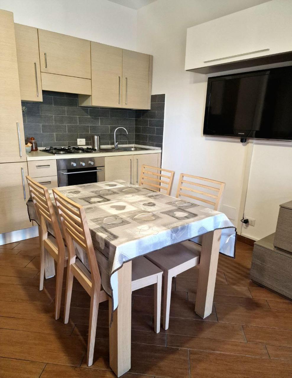Domus Livio, 7 Min Fco Airport, Free Wifi, Garden Apartment, 2 Tv Hd Fiumicino Exterior foto