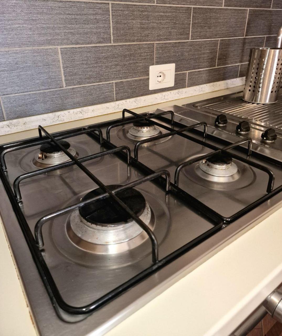 Domus Livio, 7 Min Fco Airport, Free Wifi, Garden Apartment, 2 Tv Hd Fiumicino Exterior foto