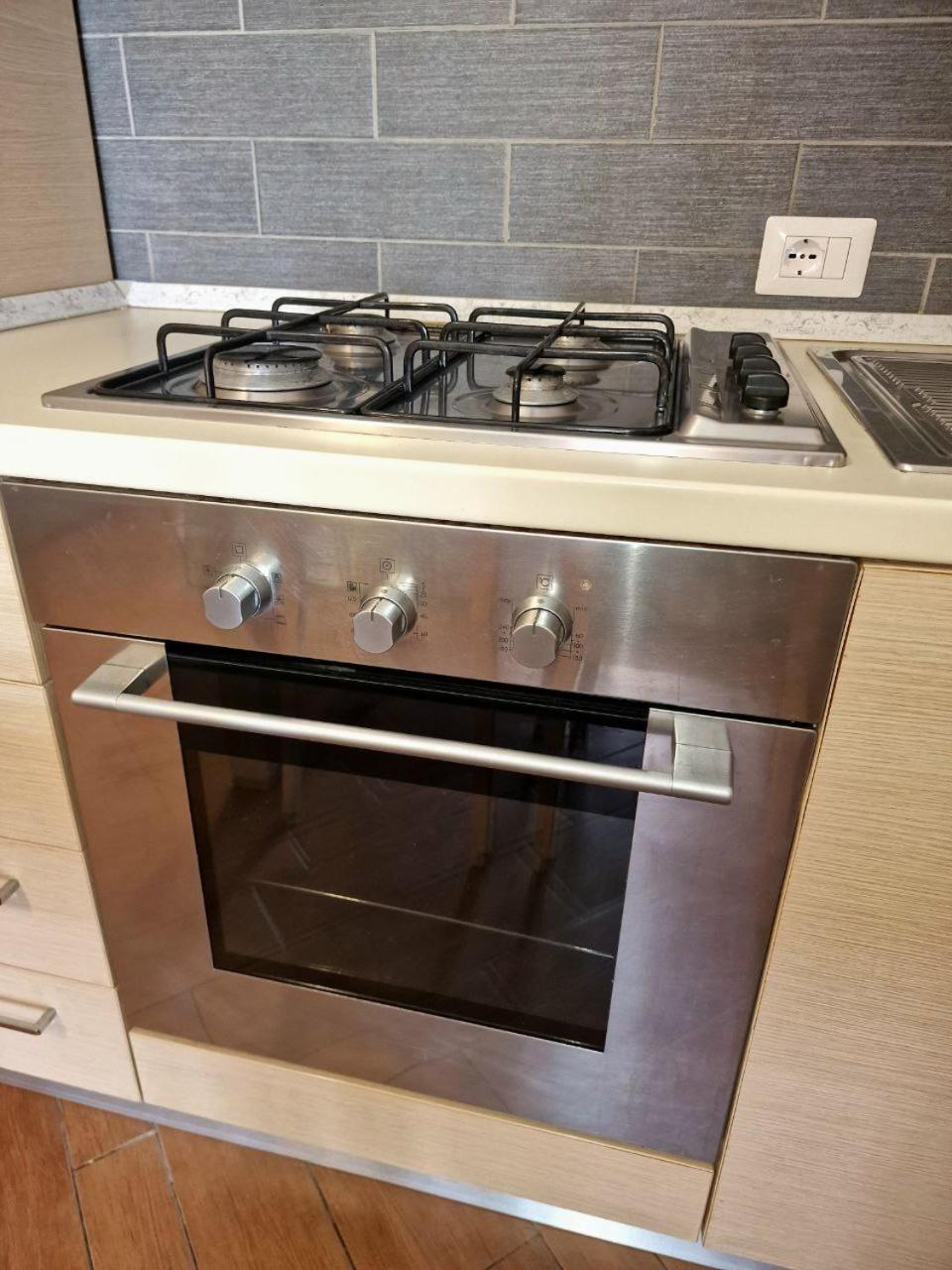 Domus Livio, 7 Min Fco Airport, Free Wifi, Garden Apartment, 2 Tv Hd Fiumicino Exterior foto